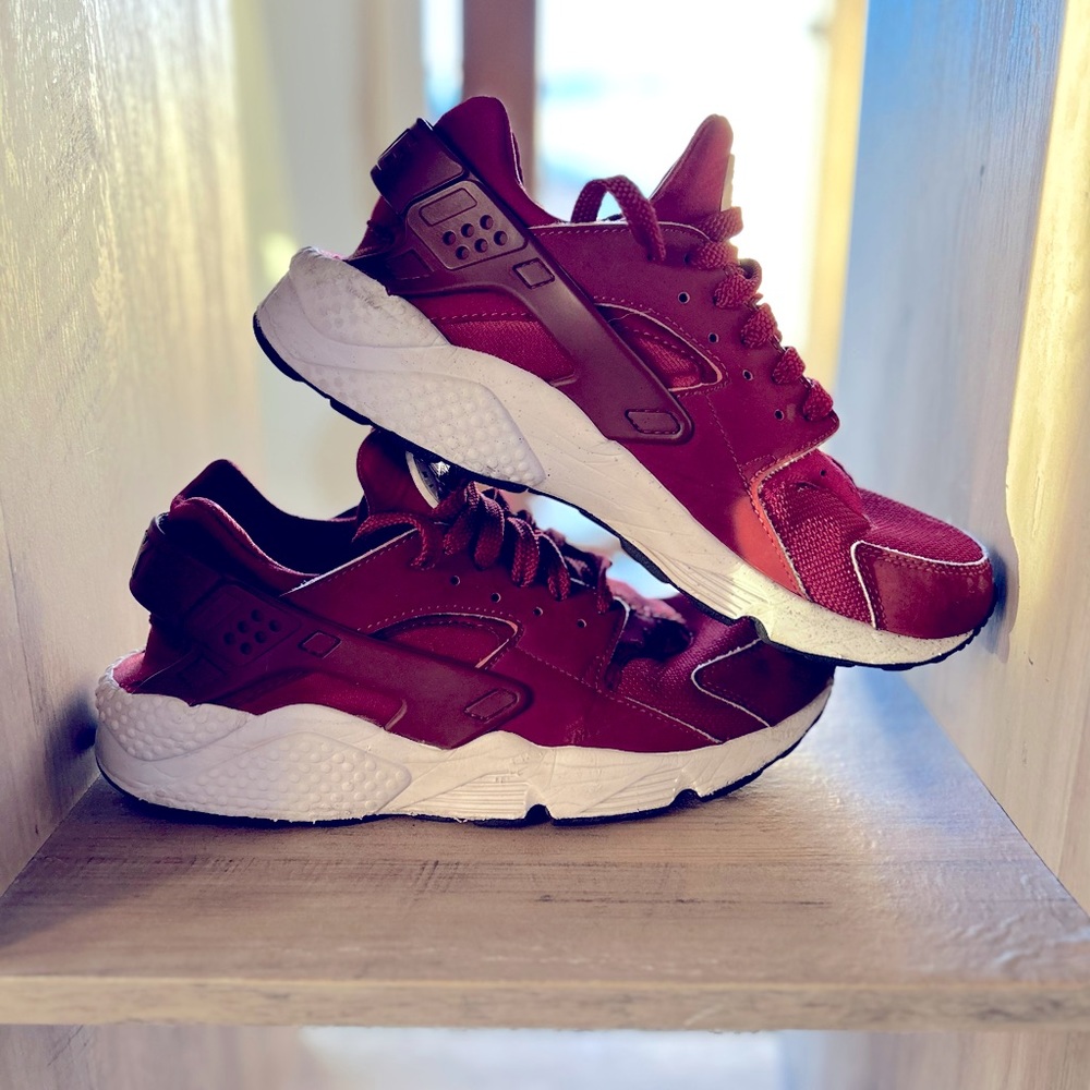 Nike maroon huaraches men size 9